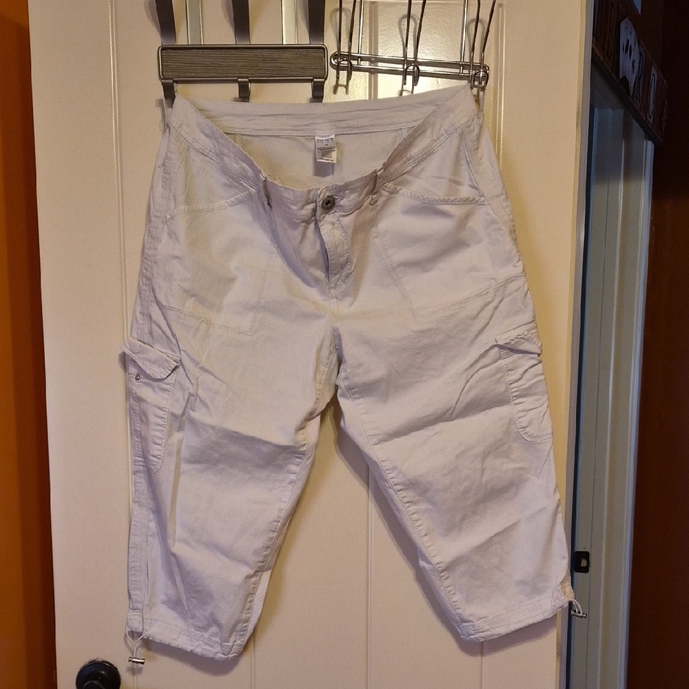 Time and Tru Women's White Cropped Pants